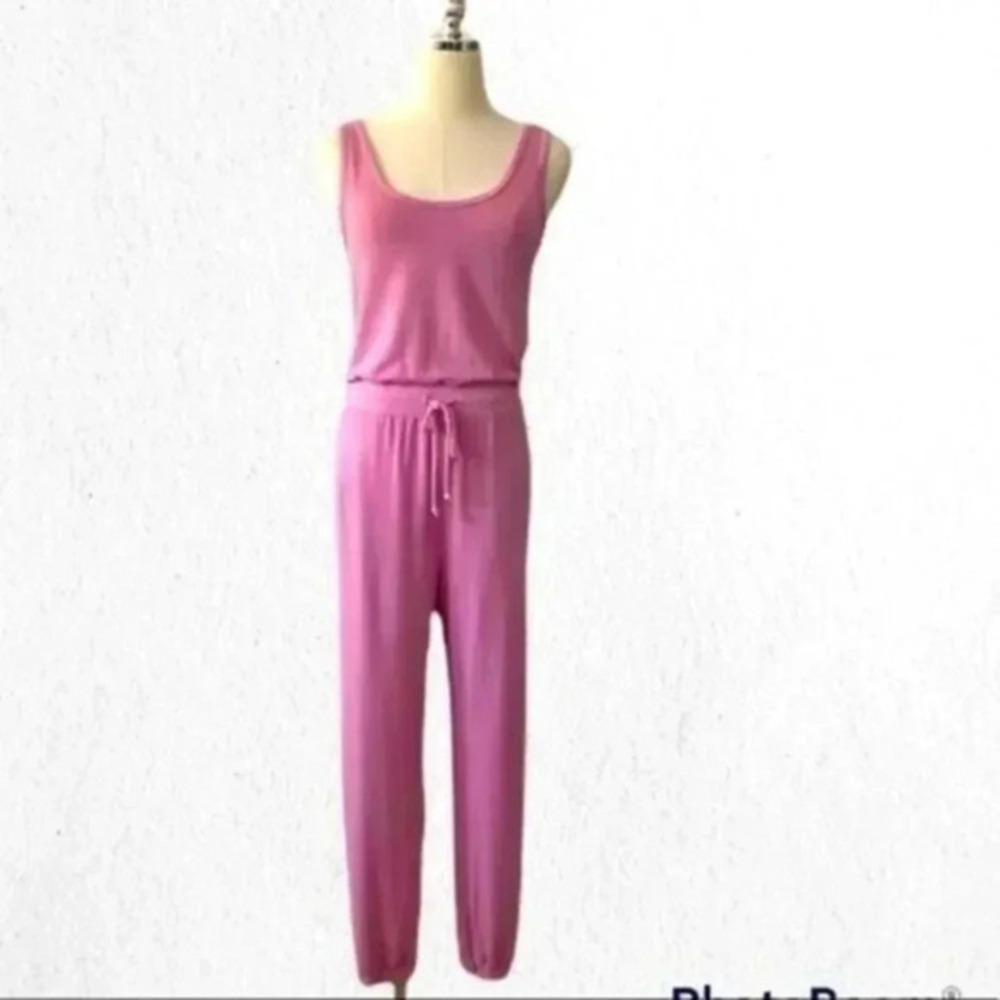 Lulu’s sleeveless waist tie lounge jumpsuit XS NWT